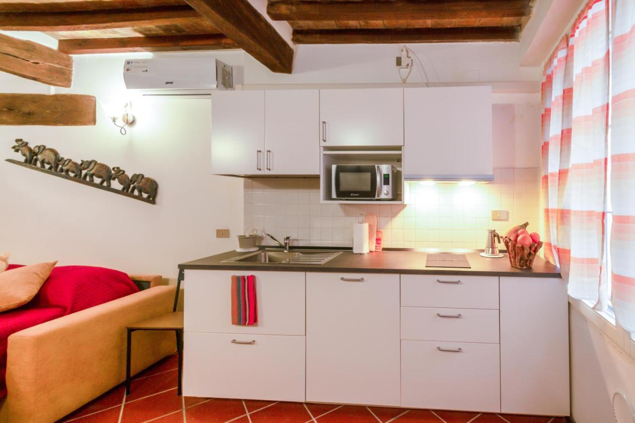 Parma Portici Antichi Monolocale A 5 Min Dal Duomo Apartment Exterior photo